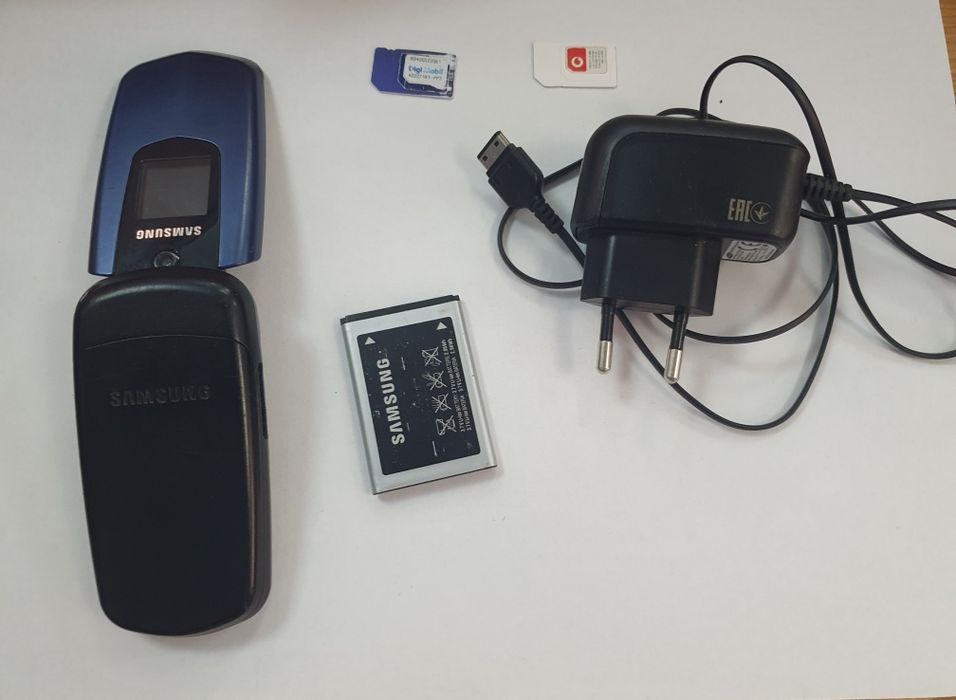 telefon Samsung E2210B clapeta perfect functional necodat ca nou butoane taste