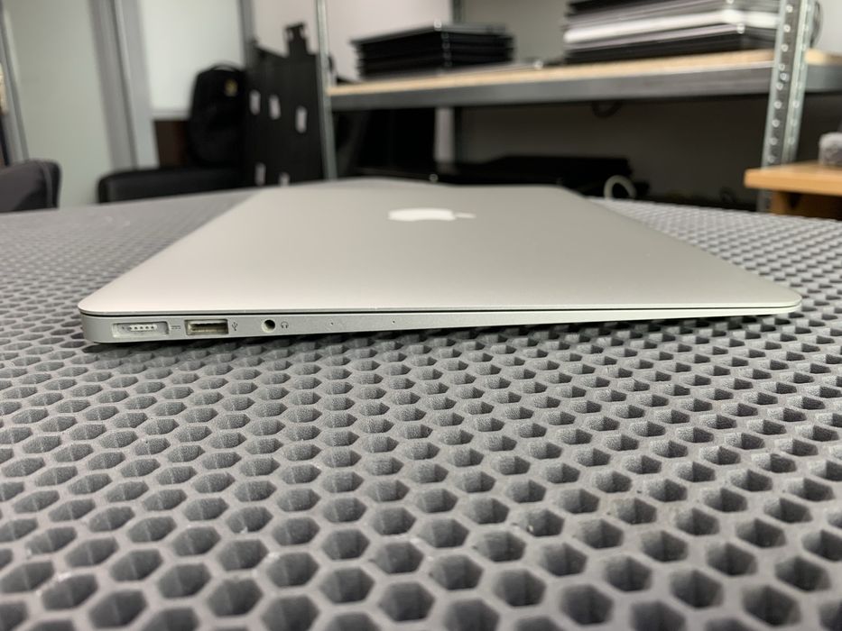 Macbook Air 13 2015. Core i5.