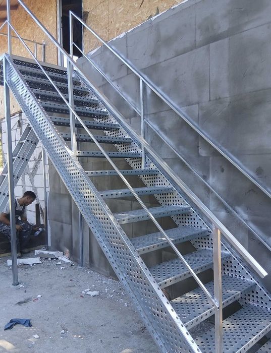 Scari metalice galvanizate