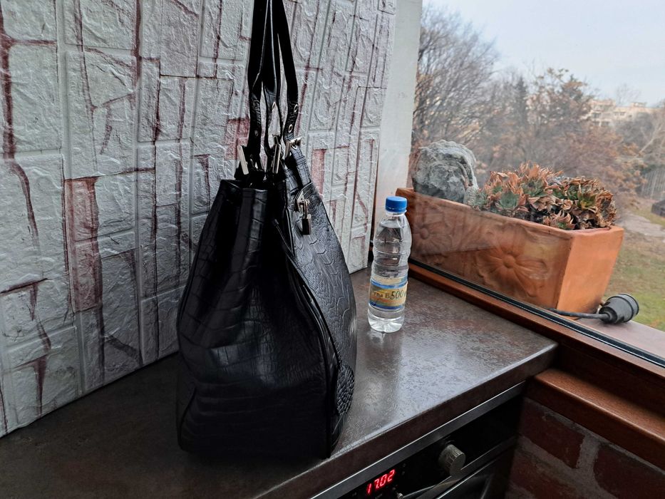 дамска чанта,черна кожена чанта-естествена кожа тип крокоди