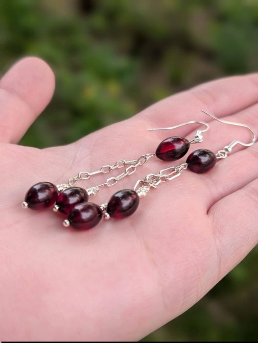 Vechi cercei lungi argint 925, cu picaturi de chihlimbar presat de culoare rosu cherry, stil maslina