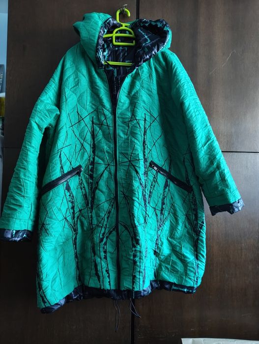 Дамско яке с две лица. Подходящо за есенно-зимния сезон.за есе