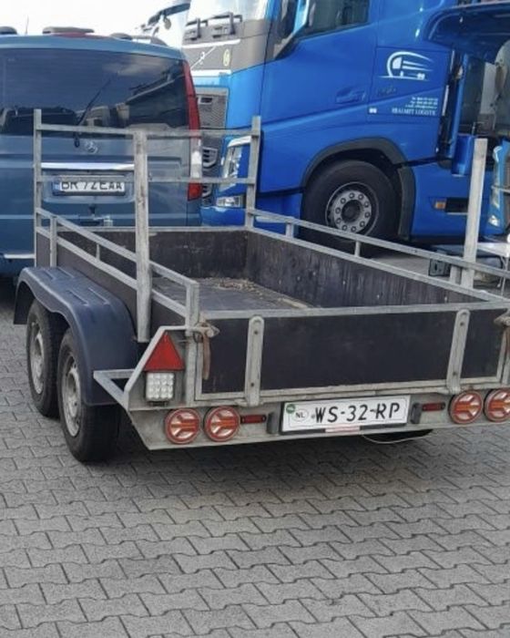 Vand remorca cu 2 axe