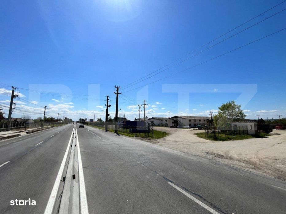 OPORTUNITATE! Teren intravilan 4,5 ha, cu 8 hale de peste 16.000 mp