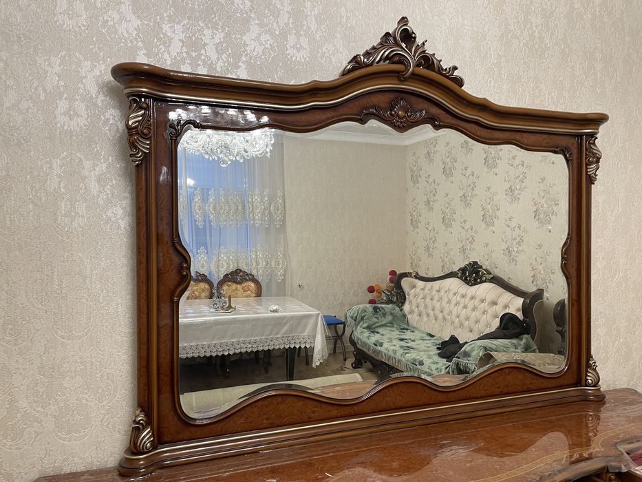 Продам комод с зеркалом