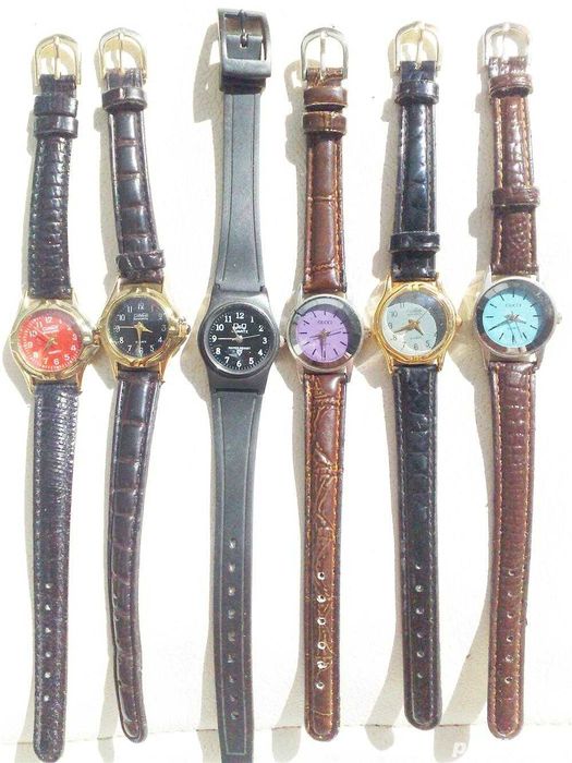 Ceas de mana Boy London electronic bratara metal imitatie argint. Pret 50 lei. Ceas de mana electronic Force cu bratara metal scurea piele. Pret 10lei