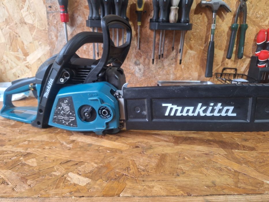 Vând Makita EA3201S