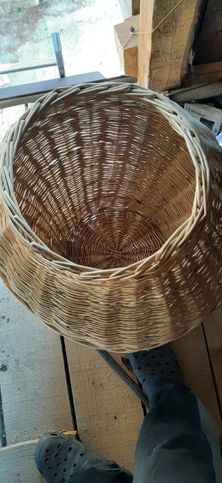 Cos mare impletit din lemn