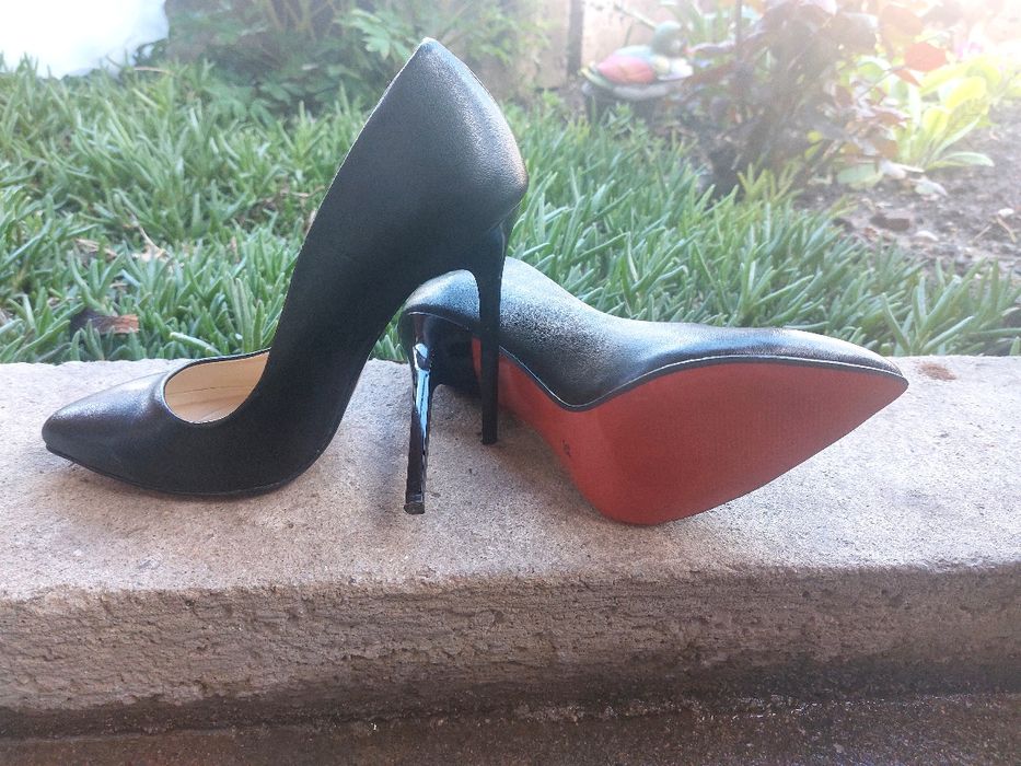 Обувки на висок ток.