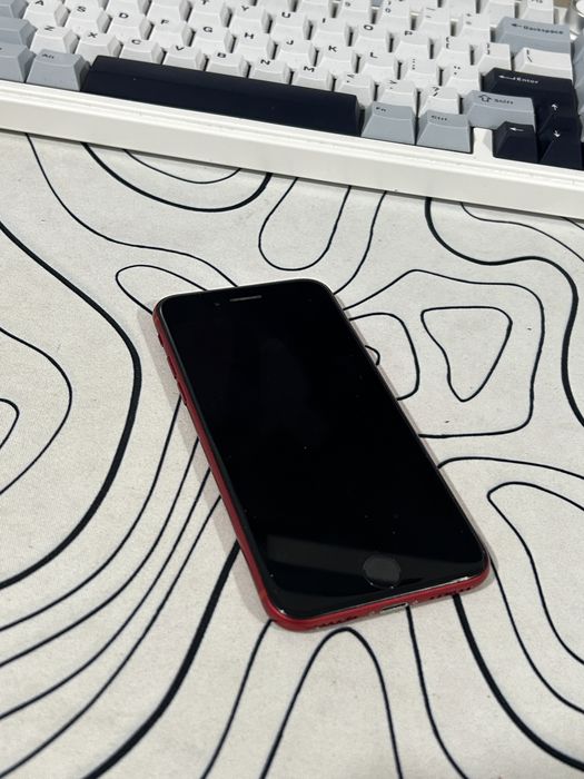 Продам iPhone SE 2020