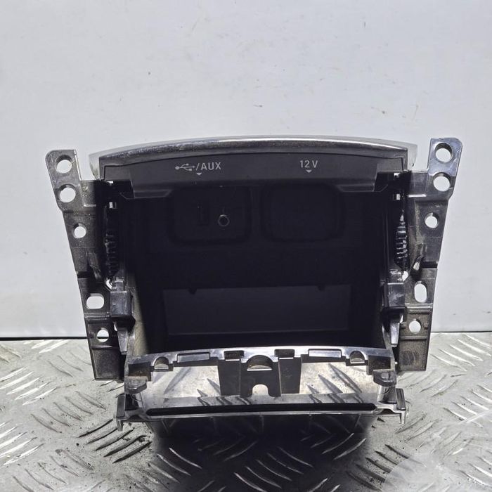 Scrumiera cu priza AUX USB Opel Mokka X