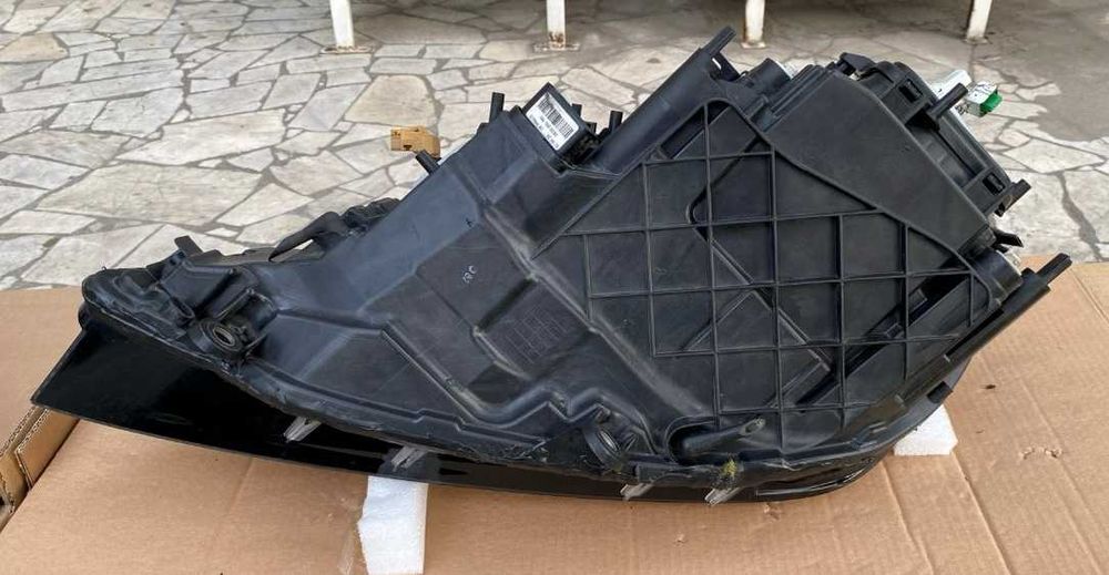 Оригинален фар HELLA за Фолкваген Туарег (VW Touareg) Facelift