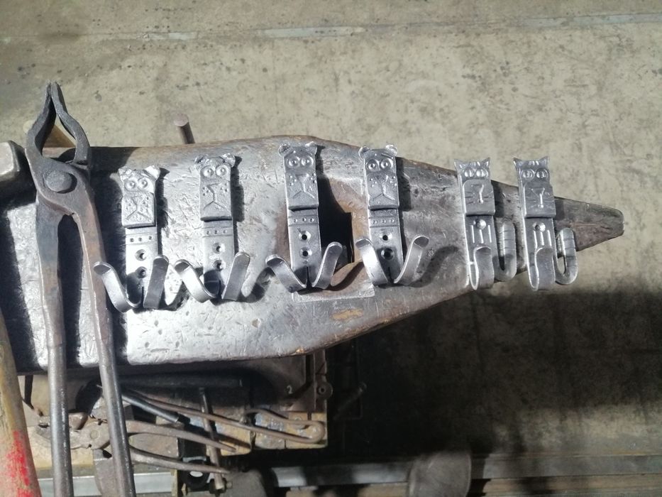 Крючки для прихожей