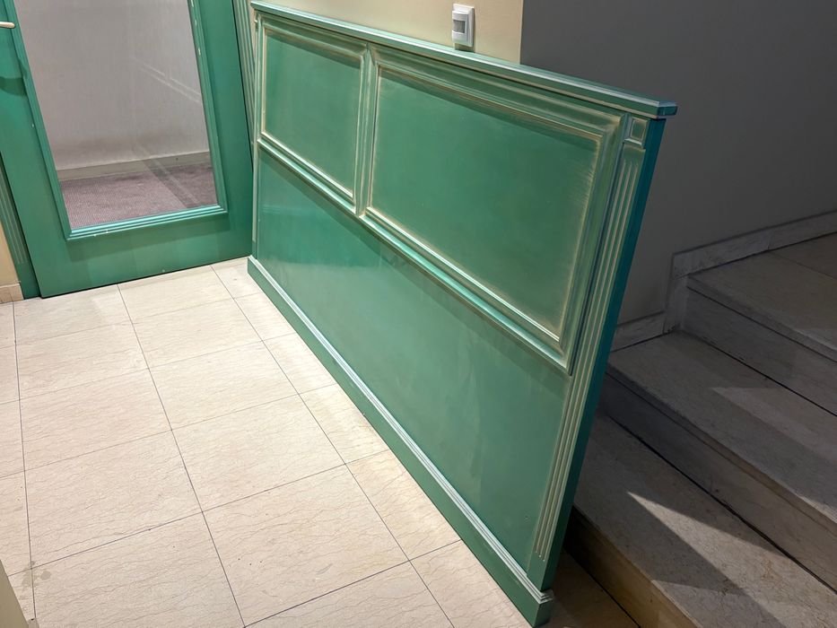 Класическа декоративна табла за легло – масивно дърво