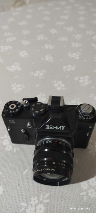 Зеркальный фотоаппарат "Зенит 11".
