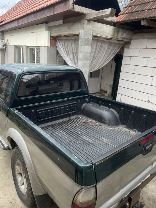 Mașină de vănzare Mitsubishi L200