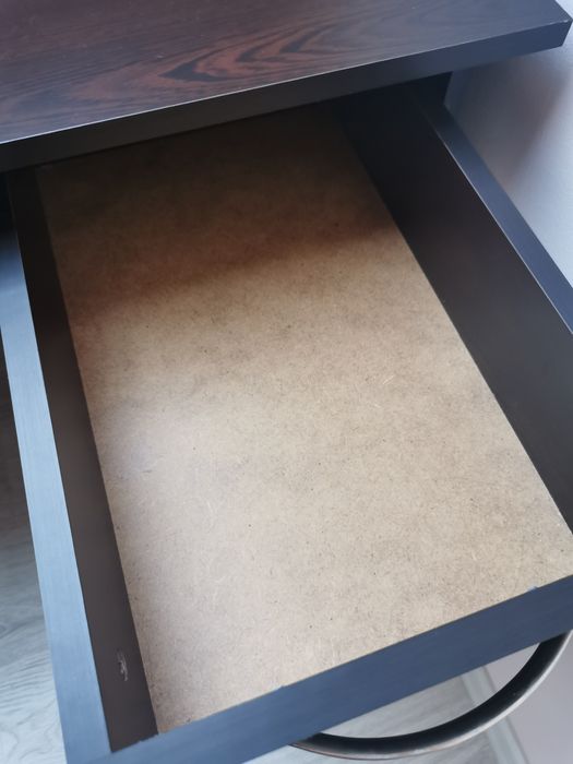 Бюро и офис стол с колелца и регулиране на височината