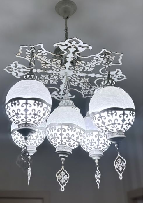 Керемет люстралар сатылады.