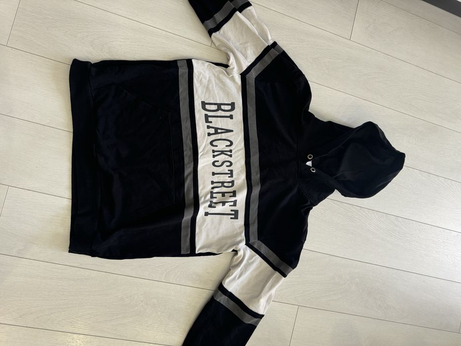 Тънки блузи. Продават се в комплект.