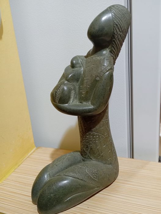Sculptură steatit "Mama și copilul"