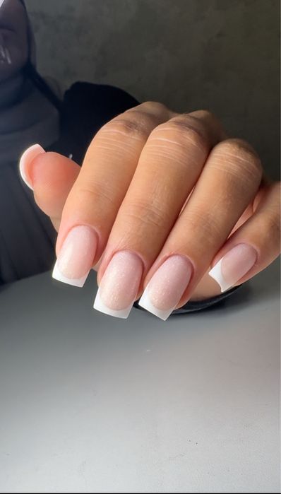 Я мастер по МАНИКЮР и ПЕДИКЮР, предлагаю услуги для Женщин и Мужчин