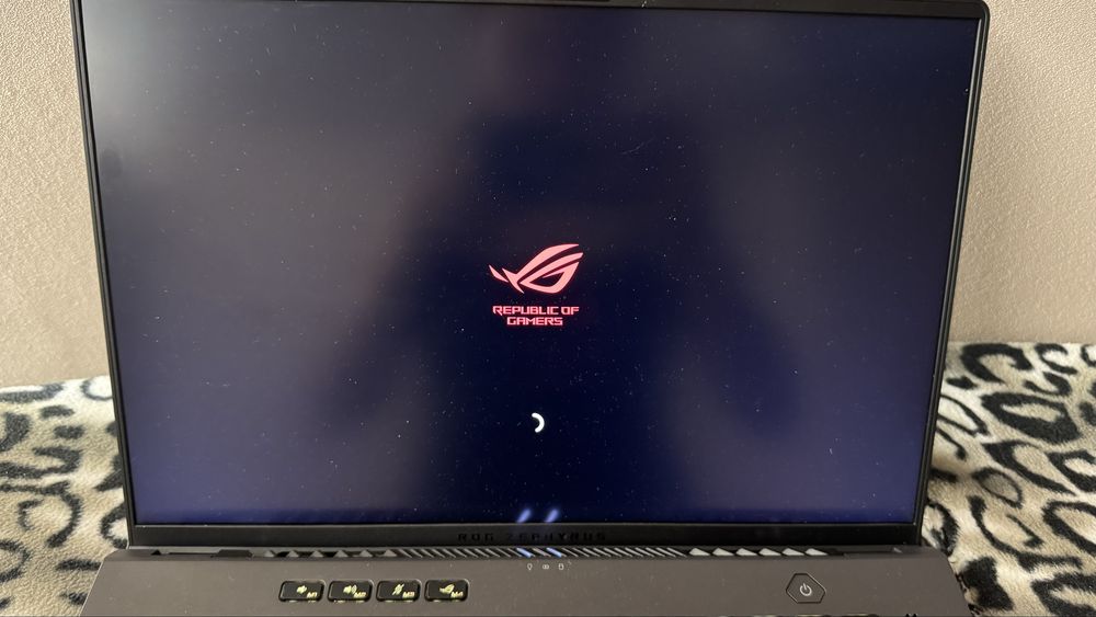 Продам ноутбук Asus Rog Zephyrus