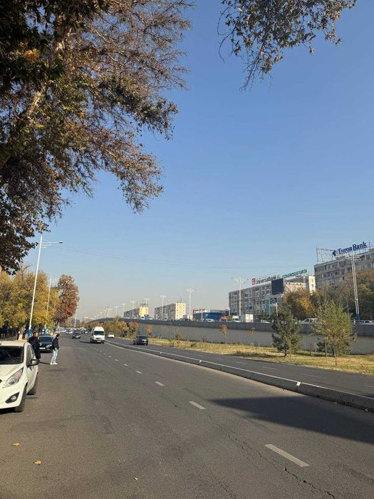 метро Хамза(Новза)90м2 вдоль дороги