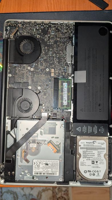 MacBook Pro 2010, 15 inch, i7 620m CITITI DESCRIEREA