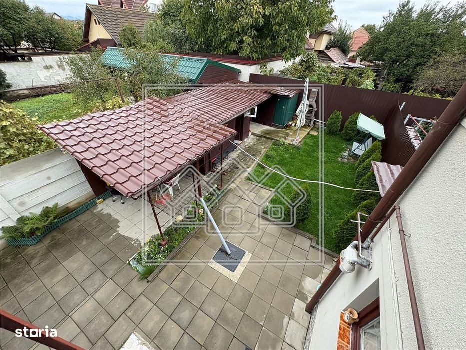 Casa cu 4 camere, balcon si curte - zona Lazaret
