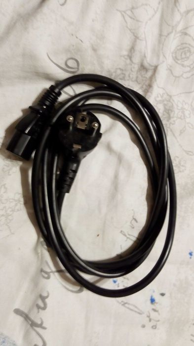 Захранващ кабел за Тв/Компютър