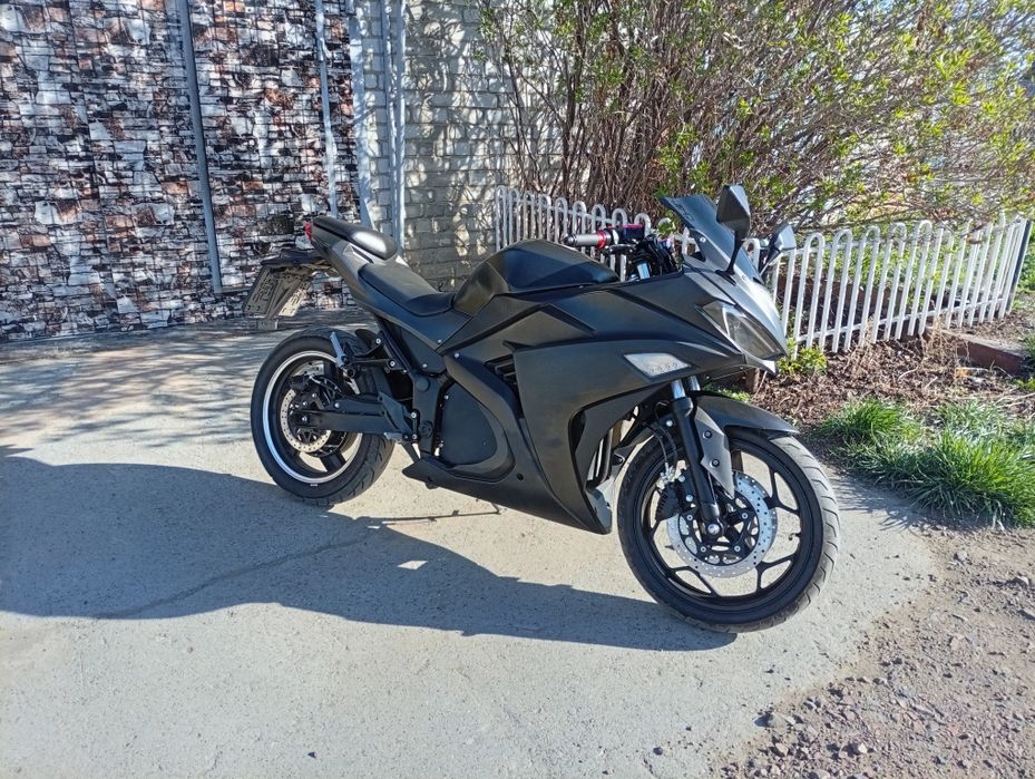 Продам хороший электрический байк yamahar3.