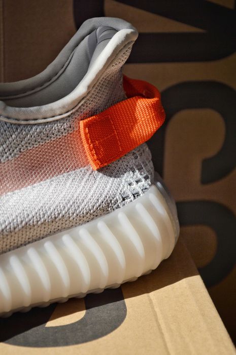 Yeezy 350 tail light 41/42/43/44 + box