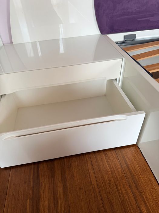 Дизайнерско MDF гланц легло 120x200 с нощни шкафчета и механизъм