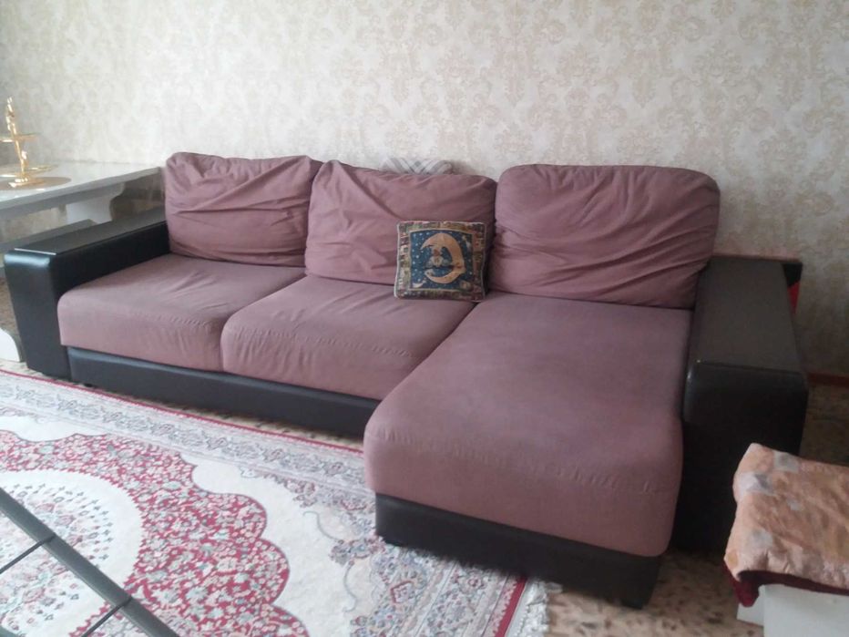 Продам ковры размеры 2 на 3, и узкий ковер 4,5на 80 см