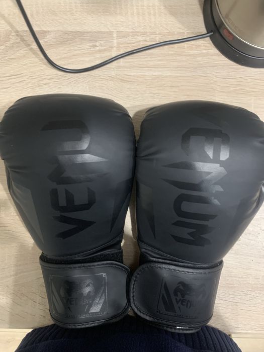 Продам новые боксерские перчатки