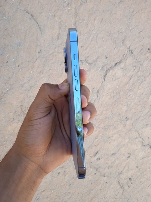 iPhone 13 pro max telefoni sotiladi