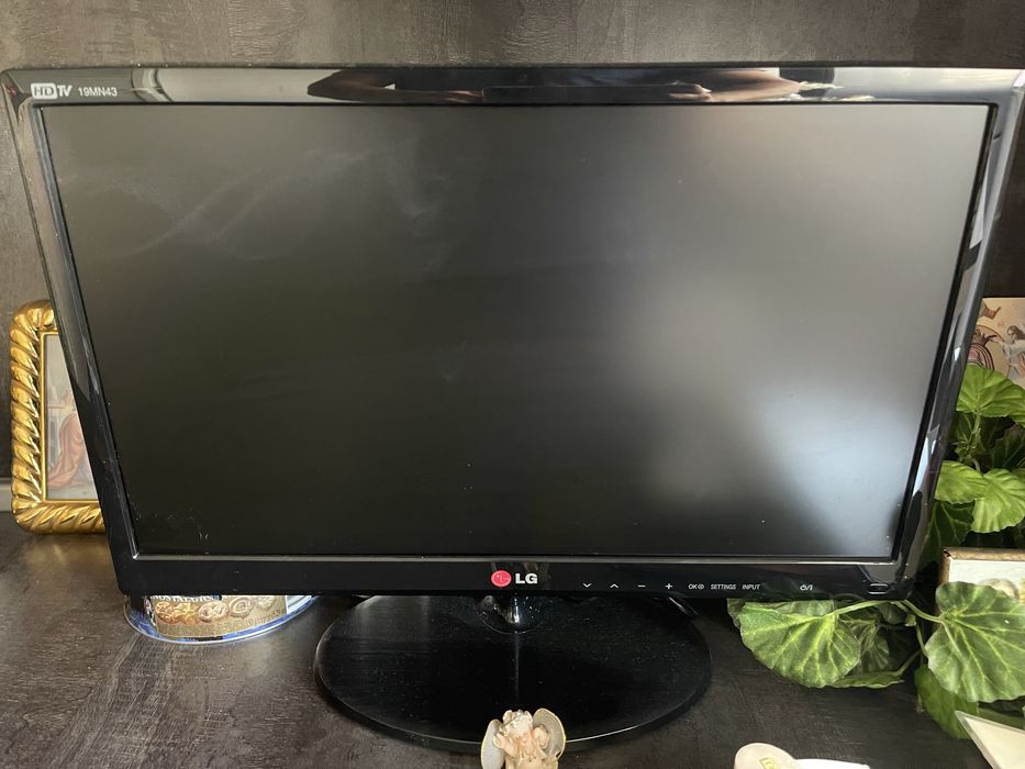 Телевизор LG 19 инча
