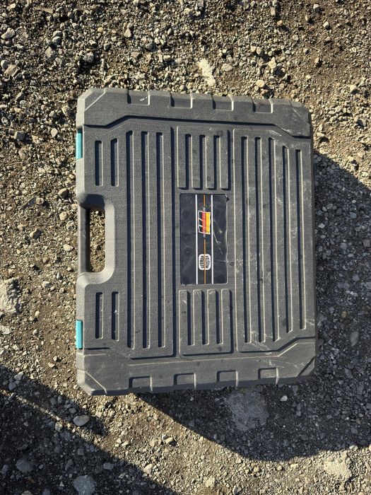 Куфр със инстроменти 4 в едно