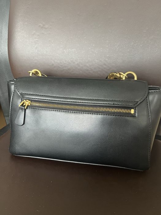 Черна чанта Guess - по спешност се продава :)