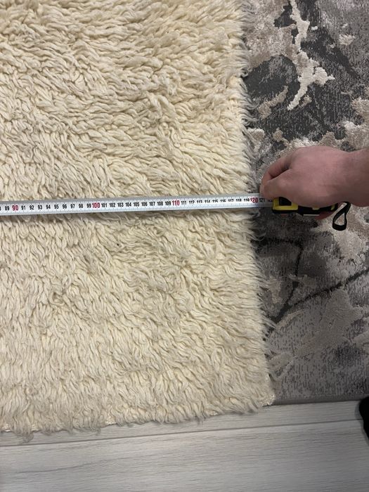 Продавам два бели китеника