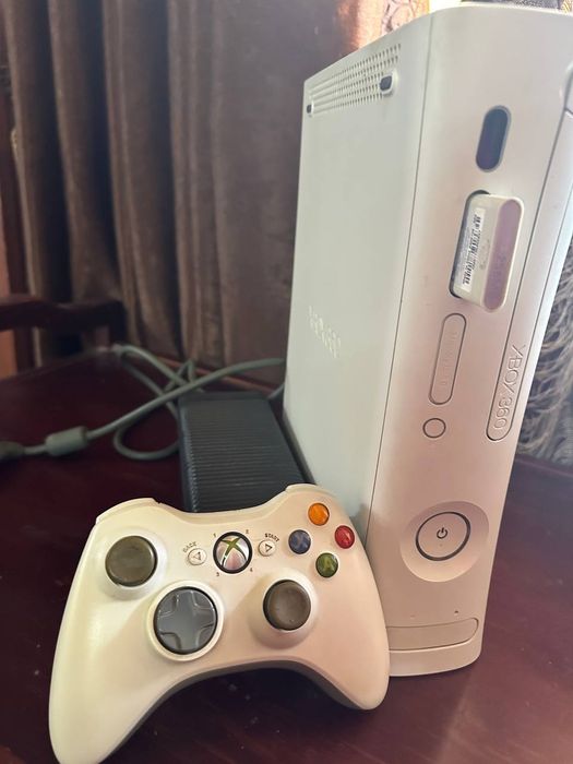 Xbox 360 Arcade. Привозили в 2010 году из Китая. Оригинал, не прошитый