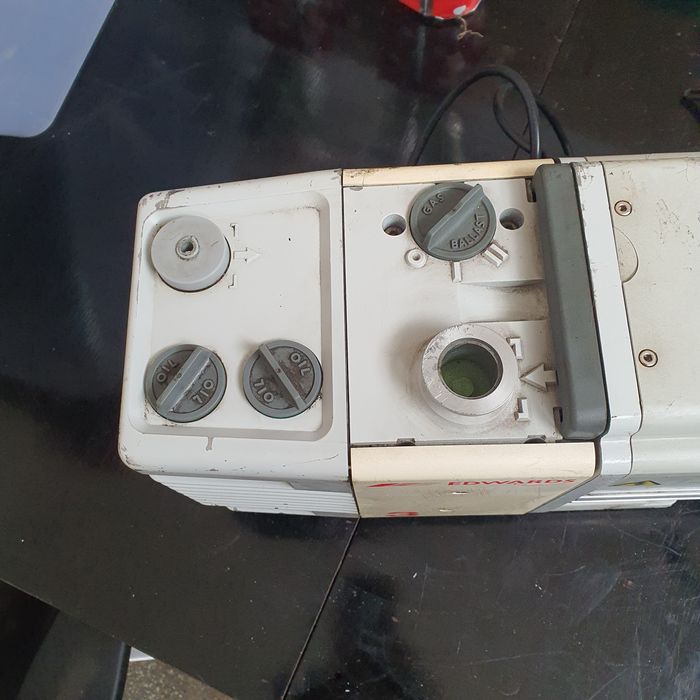 Pompa vacum profesională Eduards RV3