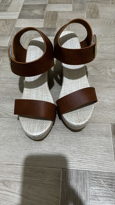 Продам новые летние босоножки