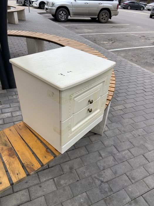Тумбочки прикроватные