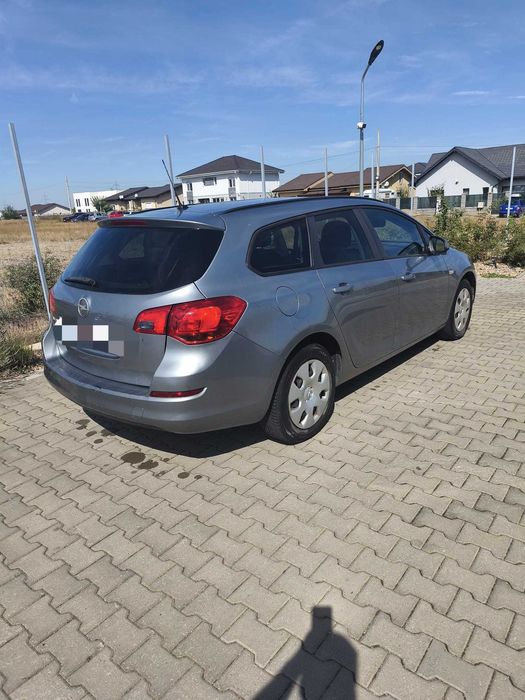 De vanzare Opel Astra j Sports tourer, 1.7, diesel, 110 cai, 2012