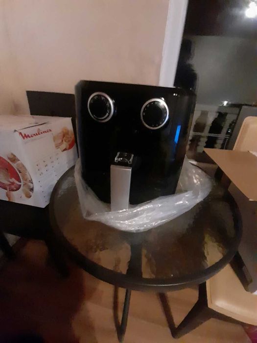 Продавам фритюрник air fryer чисто нов без мазнини