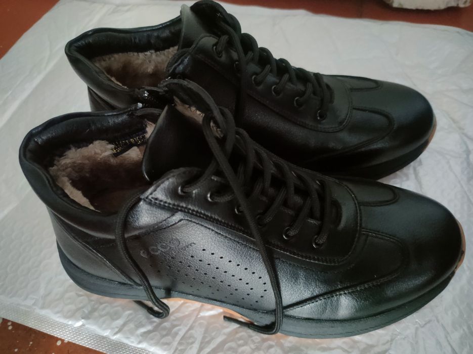 Продам новые ботинки