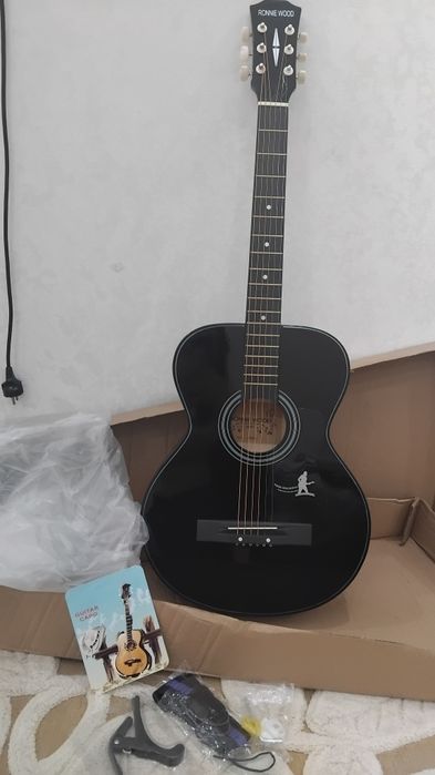 Гитара новыи 5 струны продаю с переездом