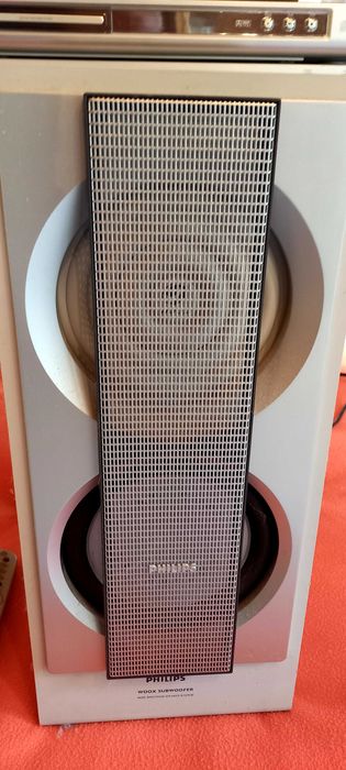 Продавам неползвани Филипс  тюнер/усилвател LX700 и DVD плейър DVD728