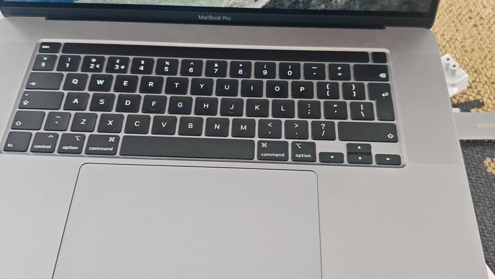 MacBook Pro 16” 2019 • Intel i7 • 32GB RAM • 512GB SSD